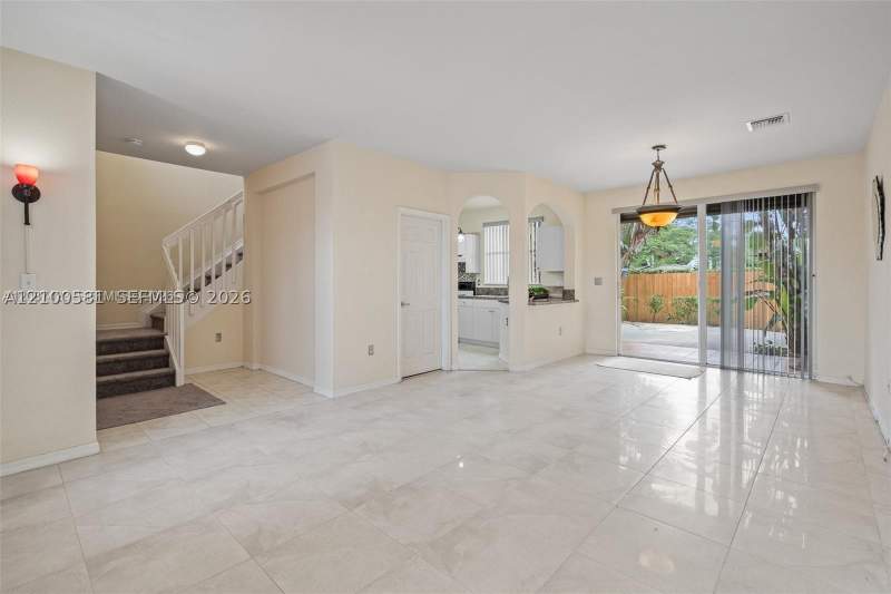 3 bedroom Townhouse at 645 E Mowry Ct, Casa Del Sur, Homestead — photo 2