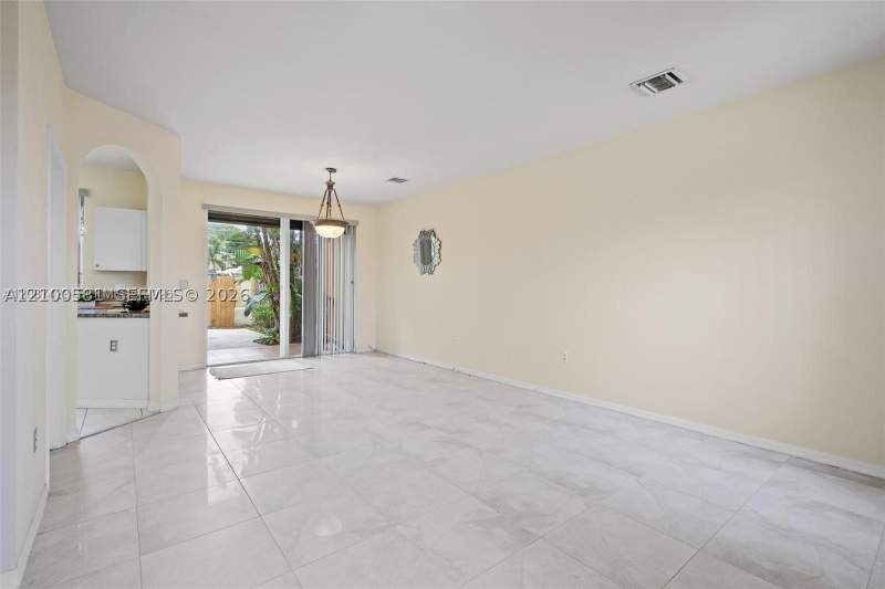 3 bedroom Townhouse at 645 E Mowry Ct, Casa Del Sur, Homestead — photo 4