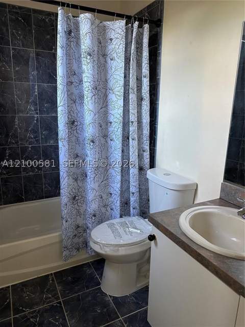 645 E Mowry Ct, Homestead FL - photo 9 of 18