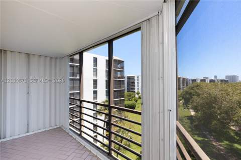 20400 W Country Club Dr 605, Aventura FL - photo 8 of 35