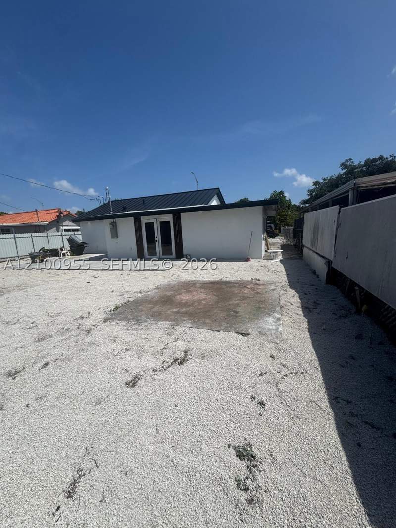 3 bedroom SingleFamilyResidence at 841 NE 4th Pl, Essex Village-Third Addit, Hialeah — photo 2