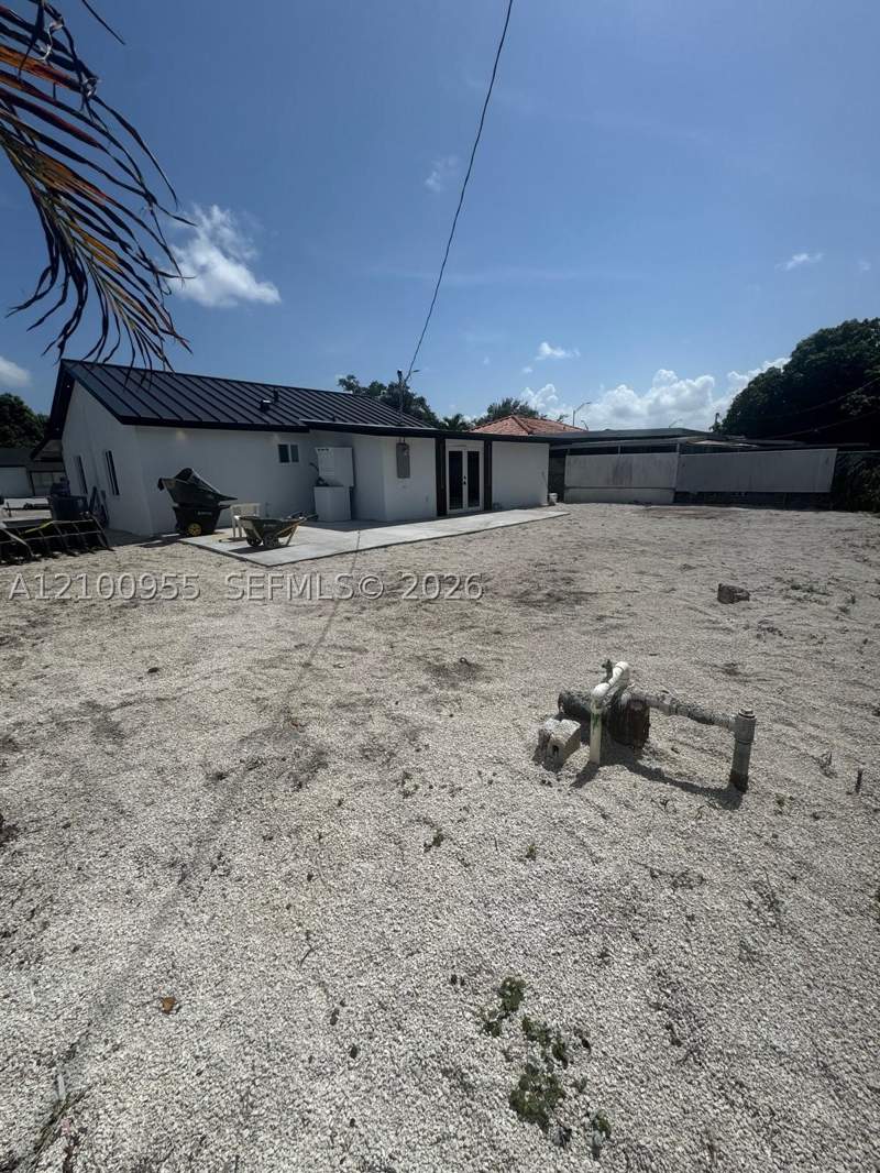 3 bedroom SingleFamilyResidence at 841 NE 4th Pl, Essex Village-Third Addit, Hialeah — photo 3