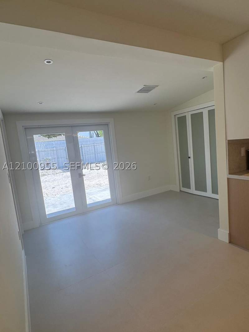 3 bedroom SingleFamilyResidence at 841 NE 4th Pl, Essex Village-Third Addit, Hialeah — photo 5