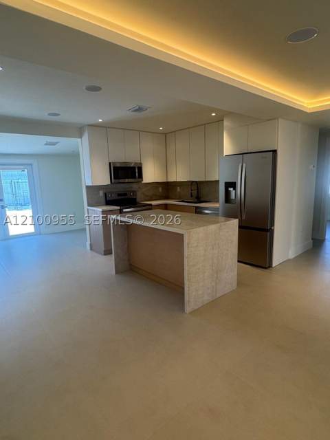 841 NE 4th Pl, Hialeah FL - photo 6 of 18