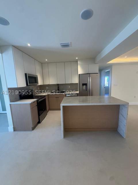 841 NE 4th Pl, Hialeah FL - photo 7 of 18