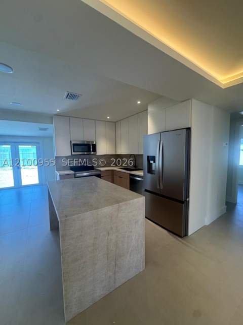 841 NE 4th Pl, Hialeah FL - photo 8 of 18