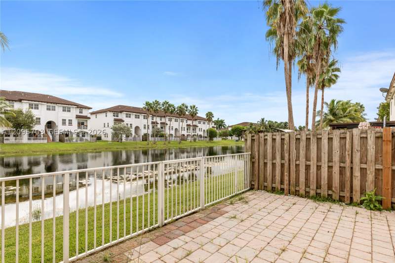 3 bedroom Townhouse at 8965 NW 98th Ave, Doral Breeze, Doral — photo 2