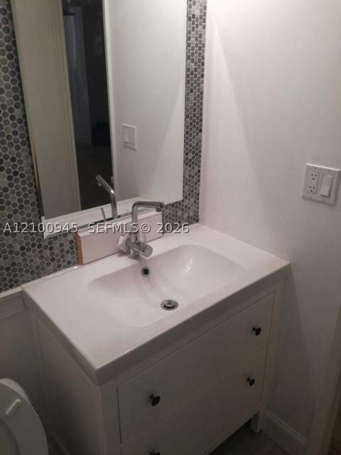 922 NE 199th St 4H, Miami FL - photo 11 of 14