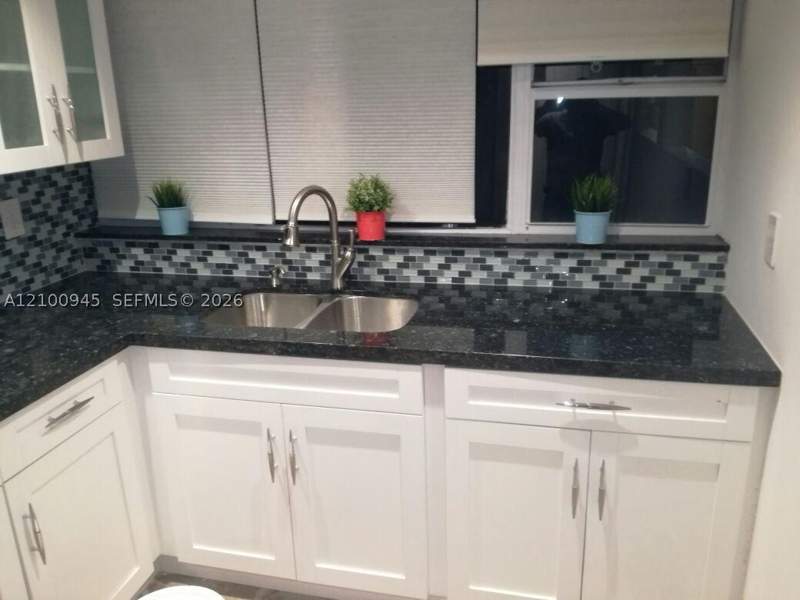 1 bedroom Condominium at 922 NE 199th St 4H, Lake Park Condo No 1 - Bl, Miami — photo 2