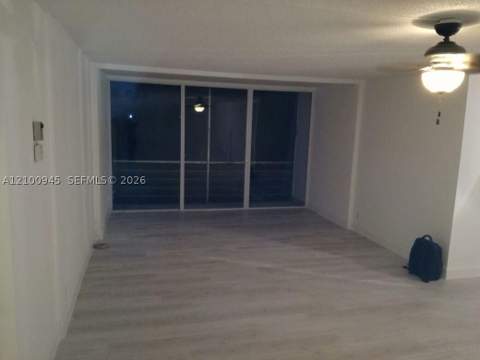 922 NE 199th St 4H, Miami FL - photo 6 of 14
