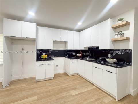 1427 NW 69th Ter, Miami FL - photo 7 of 24