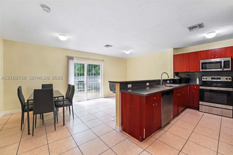 4 bedroom SingleFamilyResidence at 10170 W Fern St, Map Of Perrine, Miami — photo 4
