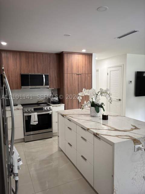 164 NE 169th St, North Miami Beach FL - photo 10 of 25