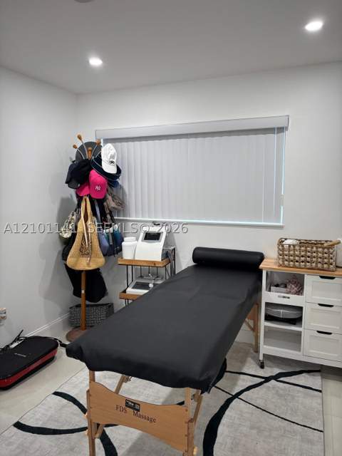 164 NE 169th St, North Miami Beach FL - photo 18 of 25
