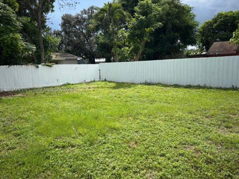 164 NE 169th St, North Miami Beach FL - photo 24 of 25
