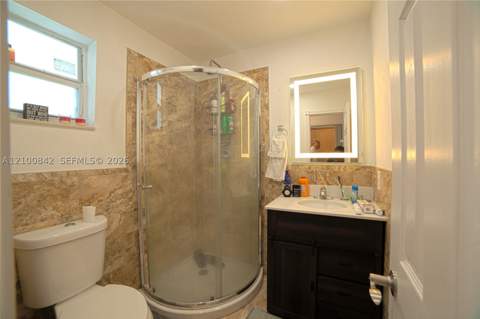 568 E 15th St, Hialeah FL - photo 6 of 12