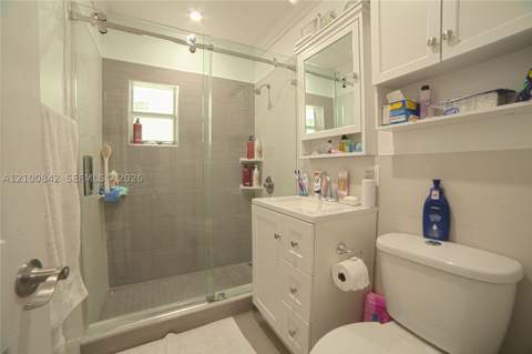 568 E 15th St, Hialeah FL - photo 7 of 12