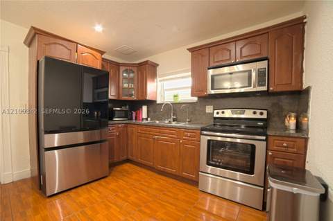 568 E 15th St, Hialeah FL - photo 8 of 12