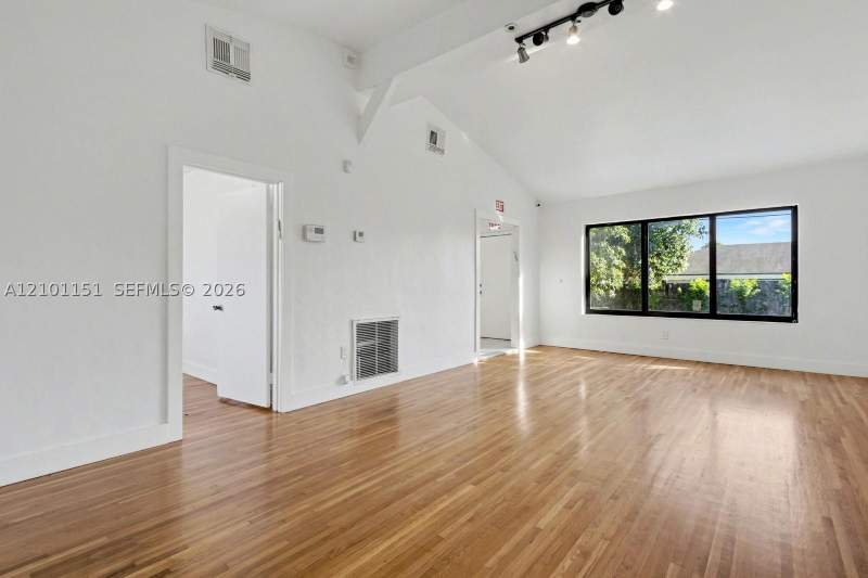 3 bedroom SingleFamilyResidence at 16901 NE 6th Ave, 1st Addn To Panuleta Gard, North Miami Beach — photo 4