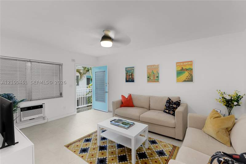 1 bedroom StockCooperative at 350 Collins Ave 311, Ocean Beach Fla Sub, Miami Beach — photo 4
