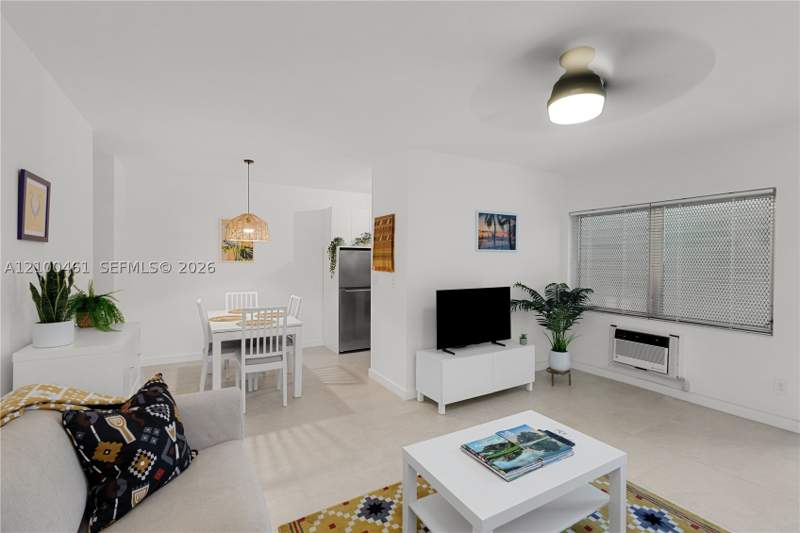 1 bedroom StockCooperative at 350 Collins Ave 311, Ocean Beach Fla Sub, Miami Beach — photo 5