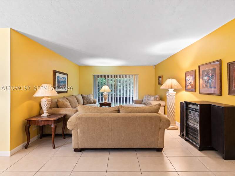4 bedroom SingleFamilyResidence at 11741 SW 122nd Ave, Devon-Aire Estates Sec 5, Miami — photo 2