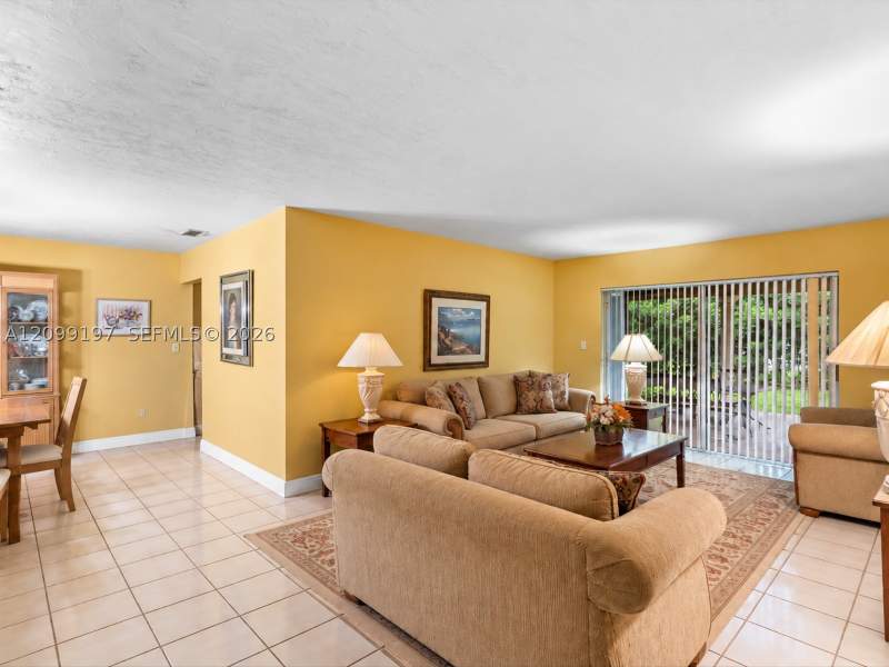 4 bedroom SingleFamilyResidence at 11741 SW 122nd Ave, Devon-Aire Estates Sec 5, Miami — photo 3