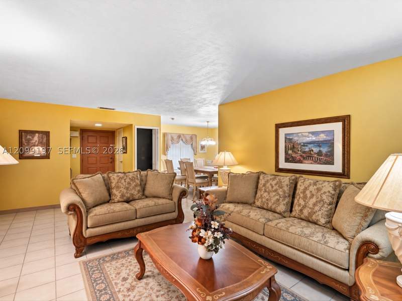 4 bedroom SingleFamilyResidence at 11741 SW 122nd Ave, Devon-Aire Estates Sec 5, Miami — photo 4