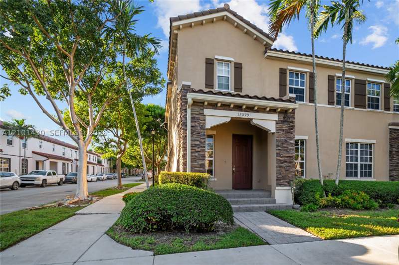 5 bedroom Townhouse at 17099 SW 94th Way, Kendall Commons Townhomes, Miami — photo 2