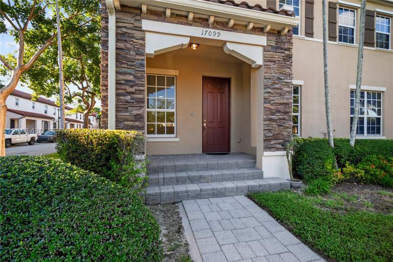 5 bedroom Townhouse at 17099 SW 94th Way, Kendall Commons Townhomes, Miami — photo 3