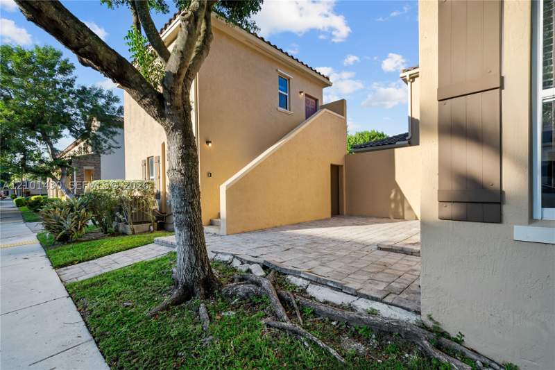 5 bedroom Townhouse at 17099 SW 94th Way, Kendall Commons Townhomes, Miami — photo 4