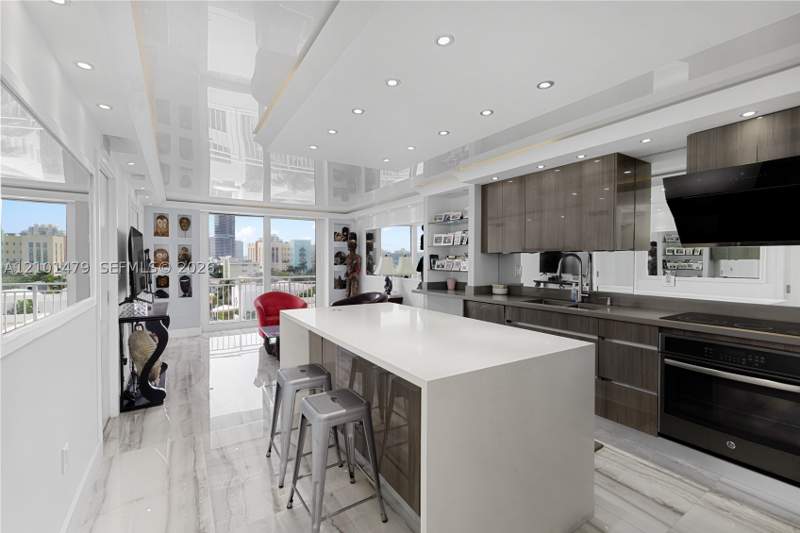 1 bedroom Condominium at 345 Ocean Dr 705, Ocean Point Condo, Miami Beach — photo 3