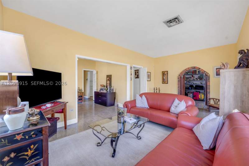 3 bedroom SingleFamilyResidence at 2048 NE 180th St, Fulford By The Sea, North Miami Beach — photo 3