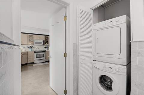 345 Ocean Dr 812, Miami Beach FL - photo 11 of 22