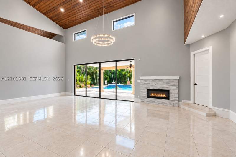 4 bedroom SingleFamilyResidence at 10010 NW 135th St, Florida Fruit Land Compan, Hialeah Gardens — photo 3
