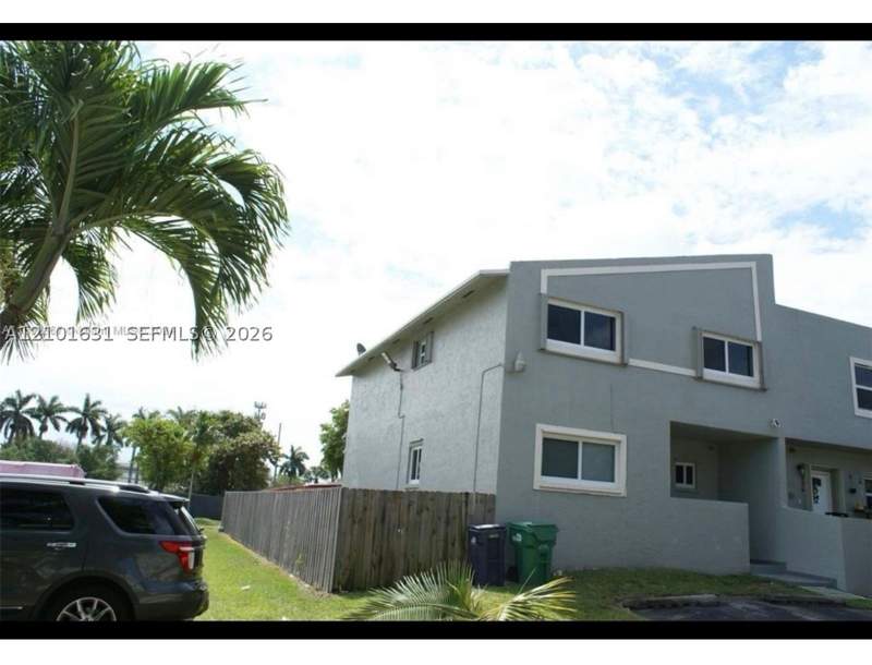 3 bedroom Townhouse at 9030 SW 203rd Ter, Old Cutler Cove Addn, Cutler Bay — photo 2