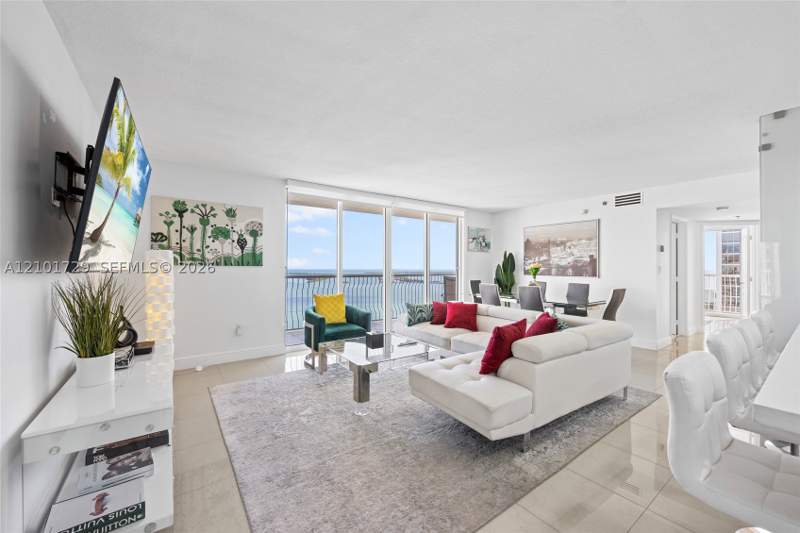 3 bedroom Condominium at 1200 Brickell Bay Dr 3701, The Club At Brickell Bay, Miami — photo 2