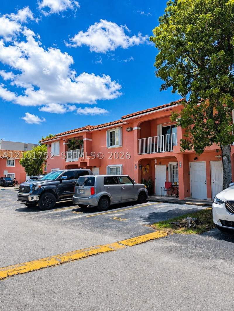 2 bedroom Condominium at 5800 W 18th Ln 202, Conquistador Villas Condo, Hialeah — photo 3