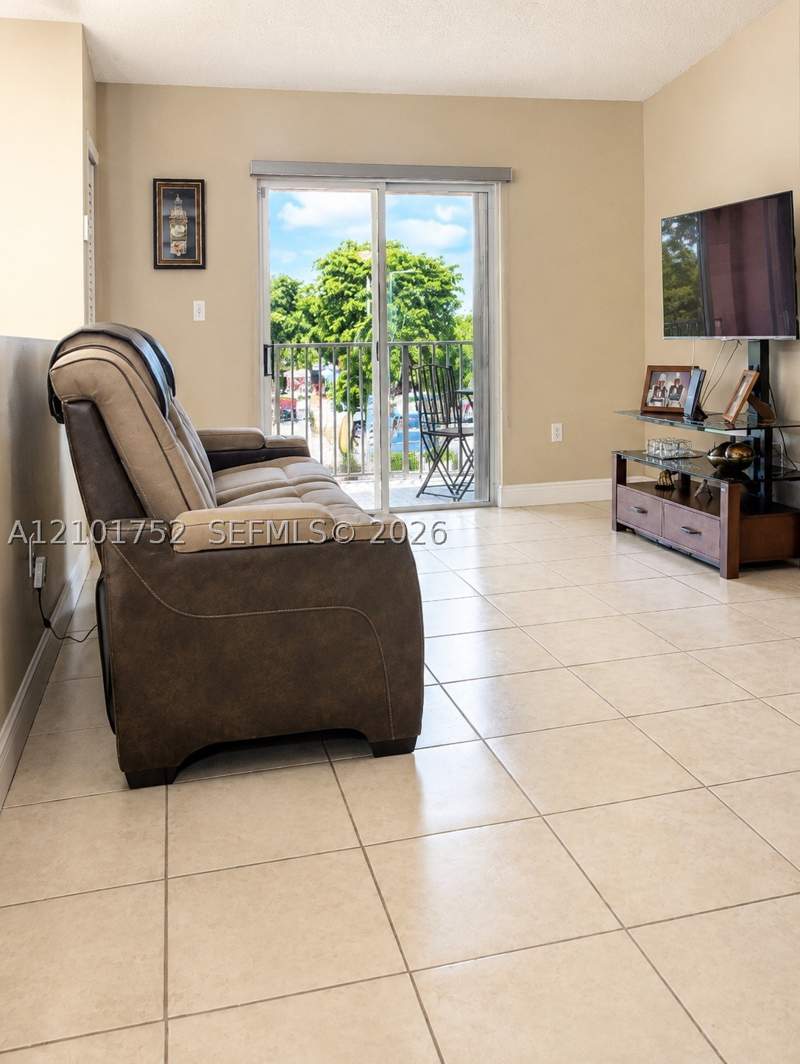 2 bedroom Condominium at 5800 W 18th Ln 202, Conquistador Villas Condo, Hialeah — photo 5