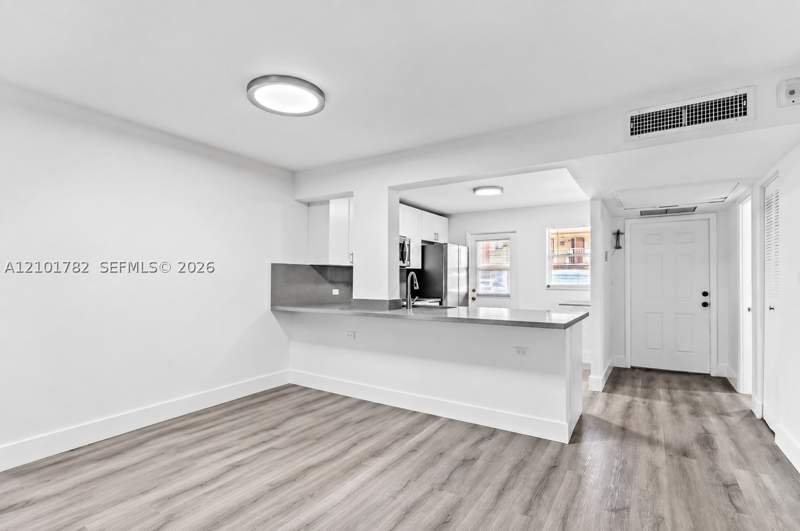1 bedroom Condominium at 445 NE 195th St 125, Royal Oaks Condo, Miami — photo 3