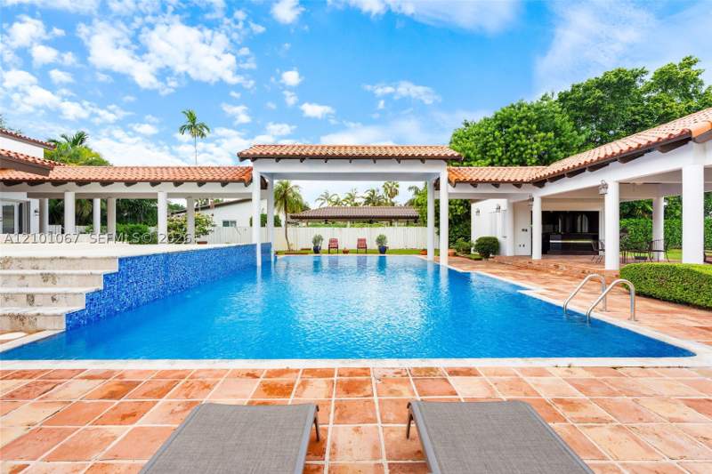 5 bedroom SingleFamilyResidence at 11925 SW 43rd St, Bird Road Farmsites, Miami — photo 2