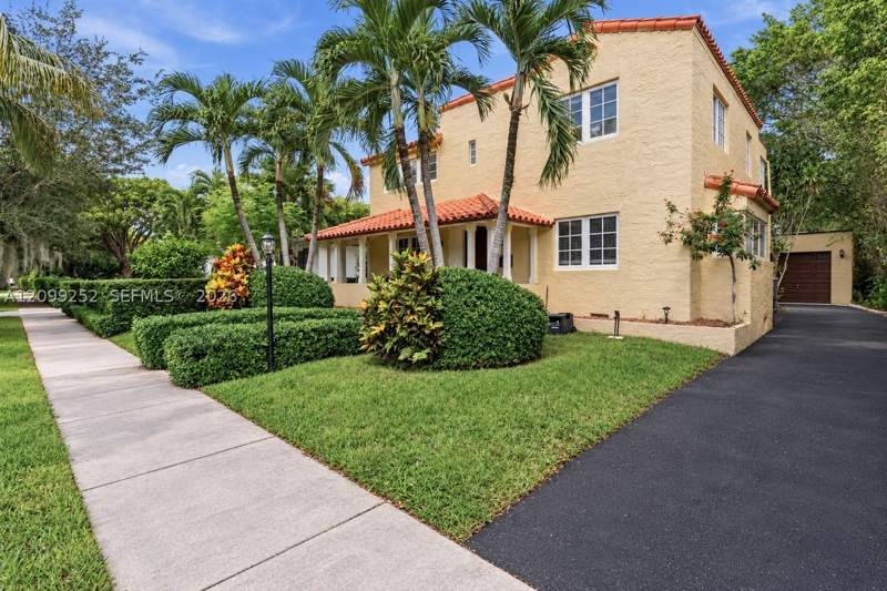 4 bedroom SingleFamilyResidence at 1461 Certosa Ave, Coral Gables Riviera Sec, Coral Gables — photo 2