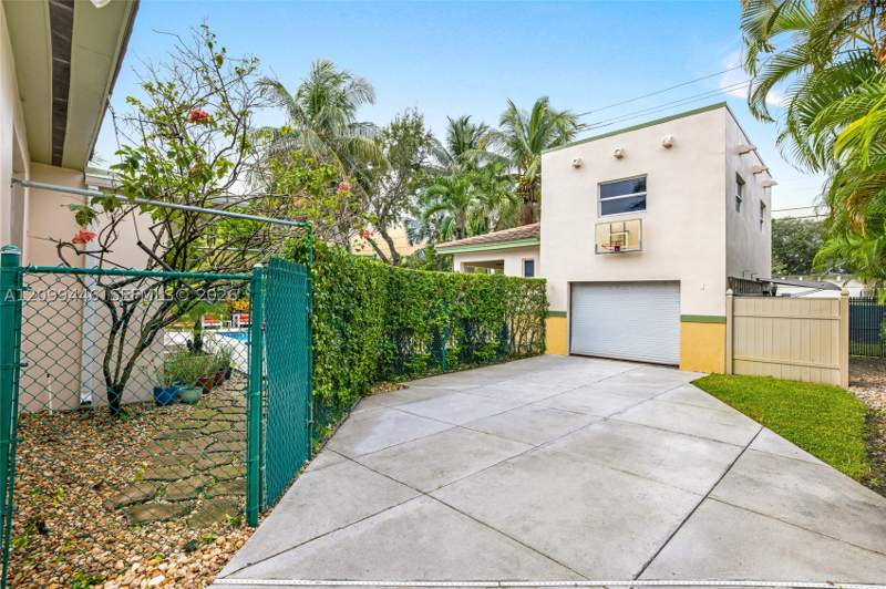 4 bedroom SingleFamilyResidence at 564 Palmetto Dr, Country Club Estates Sec, Miami Springs — photo 5