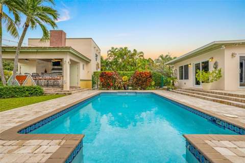 564 Palmetto Dr, Miami Springs FL - photo 6 of 52