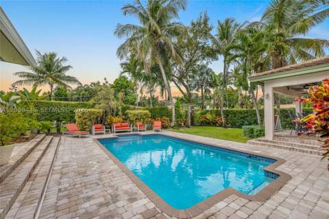 564 Palmetto Dr, Miami Springs FL - photo 7 of 52