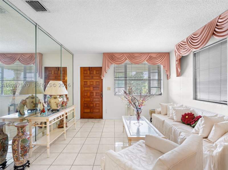 3 bedroom SingleFamilyResidence at 1075 W 32nd St, Sel-Clar Manors, Hialeah — photo 5