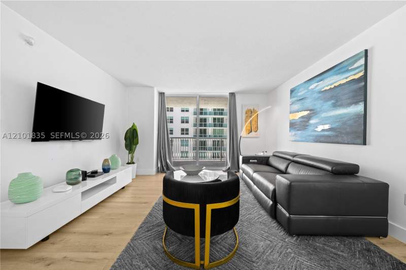 1 bedroom Condominium at 1200 Brickell Bay Dr 1907, The Club At Brickell Bay, Miami — photo 2