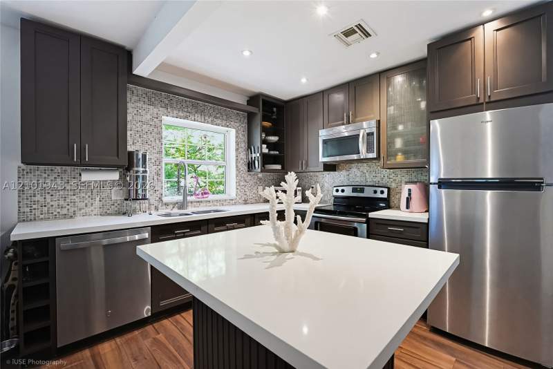 4 bedroom SingleFamilyResidence at 12315 NE 12th Ct, Park View Square, North Miami — photo 5