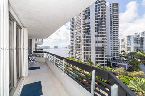 19195 NE 36th Ct 802, Aventura FL - photo 12 of 40