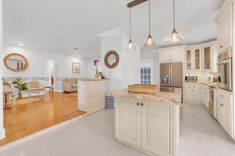 2 bedroom SingleFamilyResidence at 364 Navarre Dr, Country Club Estates Sec, Miami Springs — photo 5